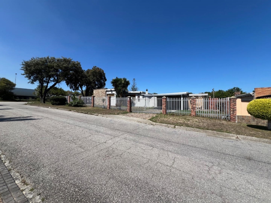 4 Bedroom Property for Sale in Kabega Park Eastern Cape